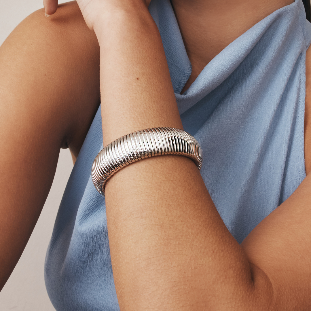 Charlotte Ribbed Bangle (Silver)