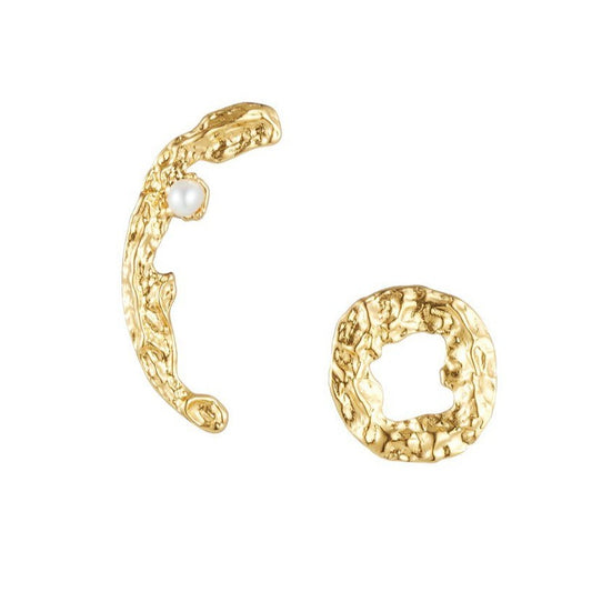 Product image of gold and pearl mismatched earrings. One earring is a crescent moon shape, the other is an 'O' shape.